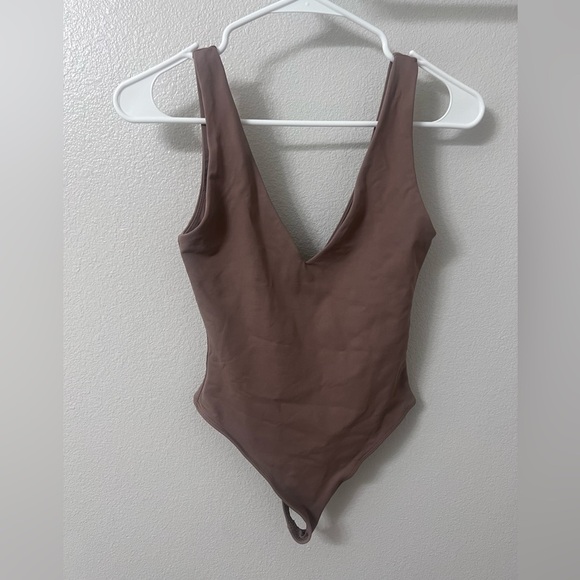 Babaton Tops - Aritzia Babaton Contour V-Neck Bodysuit size small